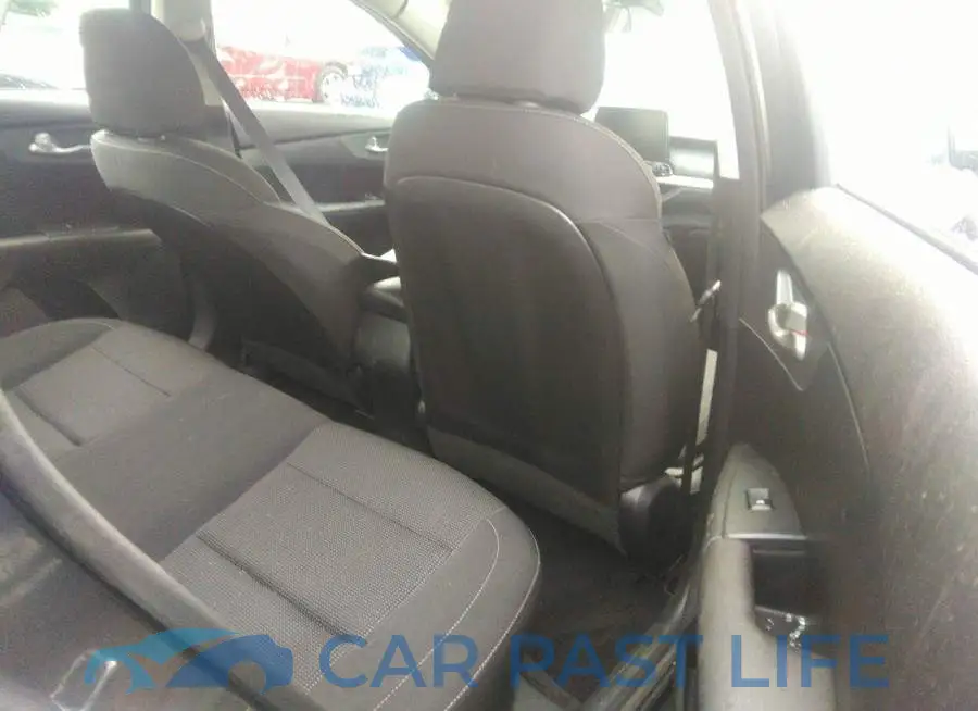 3KPF24AD7KE113158# 8