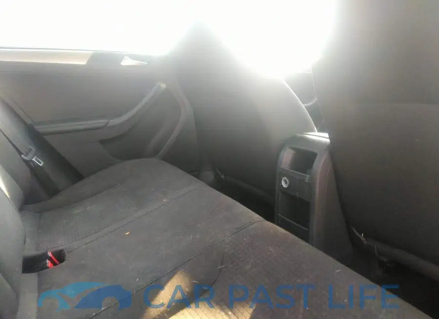 3VWD17AJ0FM258584# 8