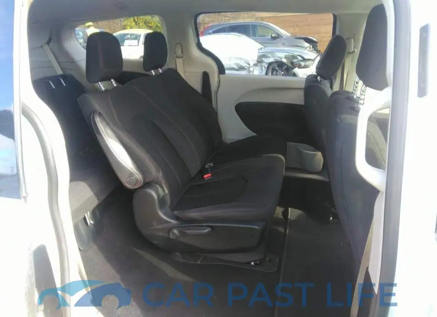 2C4RC1AG4JR113912# 8