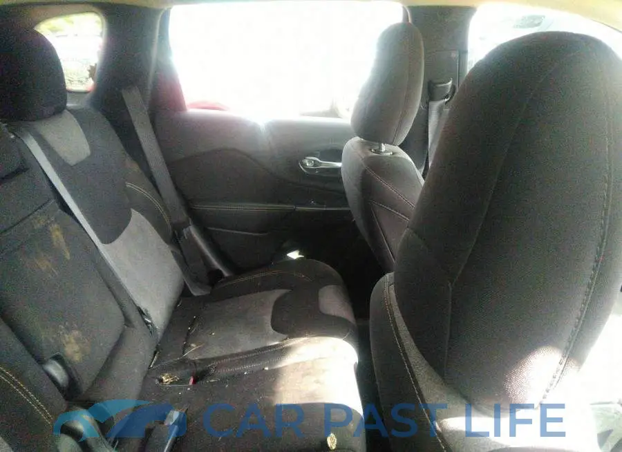 1C4PJLAB9FW695033# 8