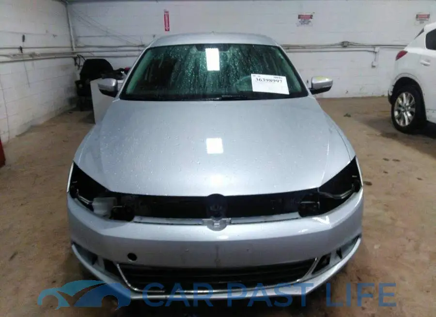 3VW3L7AJ8DM443078# 6