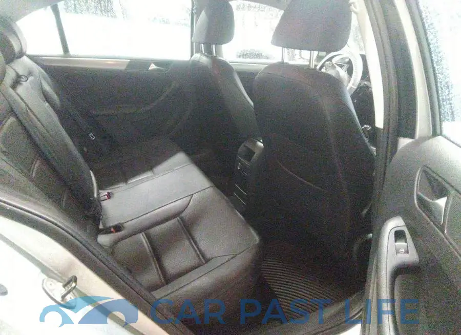 3VW3L7AJ8DM443078# 8