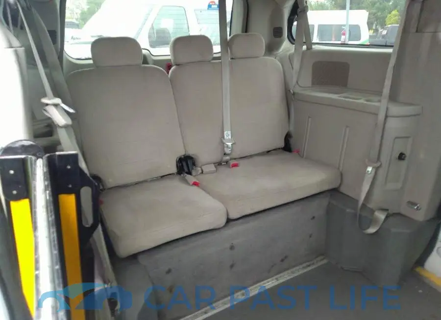 2C7WDGBG1FR702931# 8