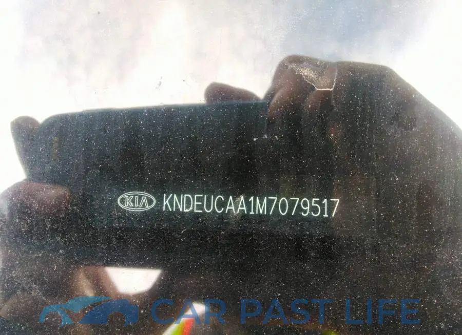 KNDEUCAA1M7079517# 9