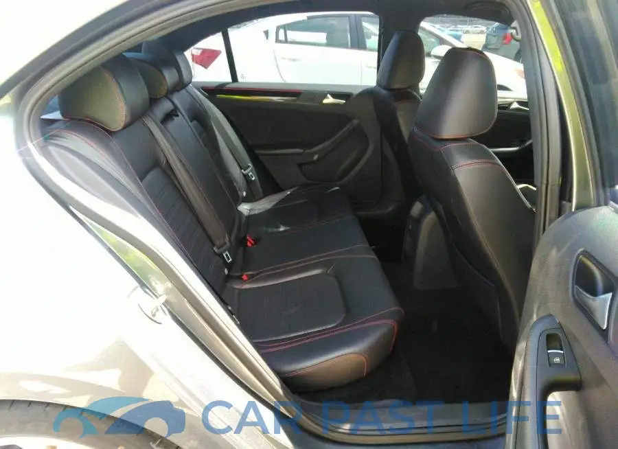 3VW4S7AJ2GM360709# 8