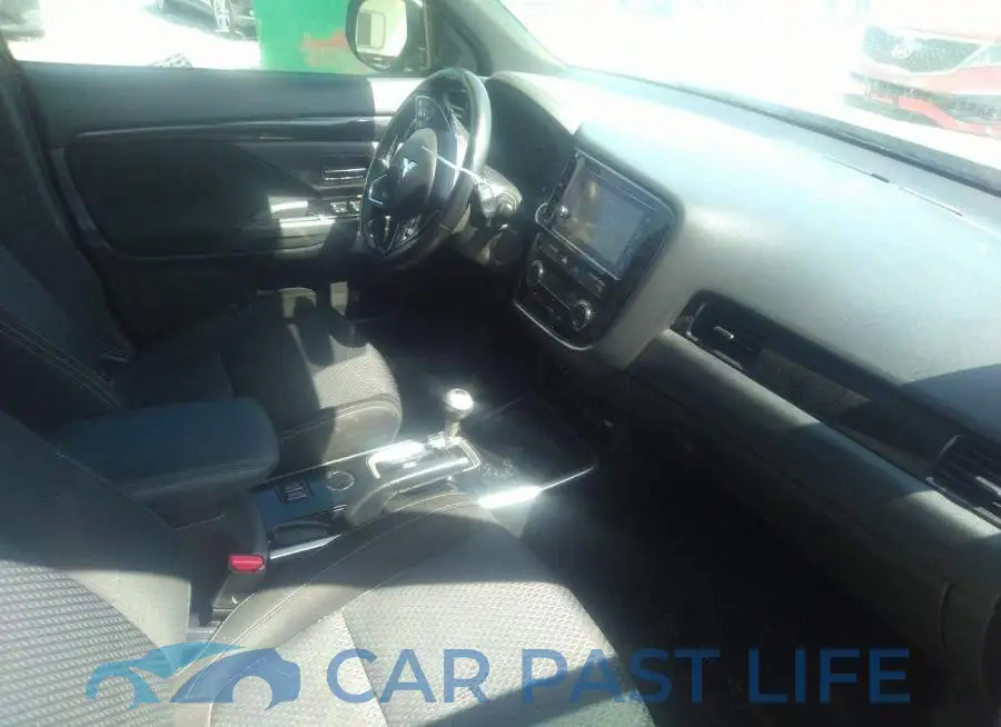 JA4AD3A37JZ063493# 5
