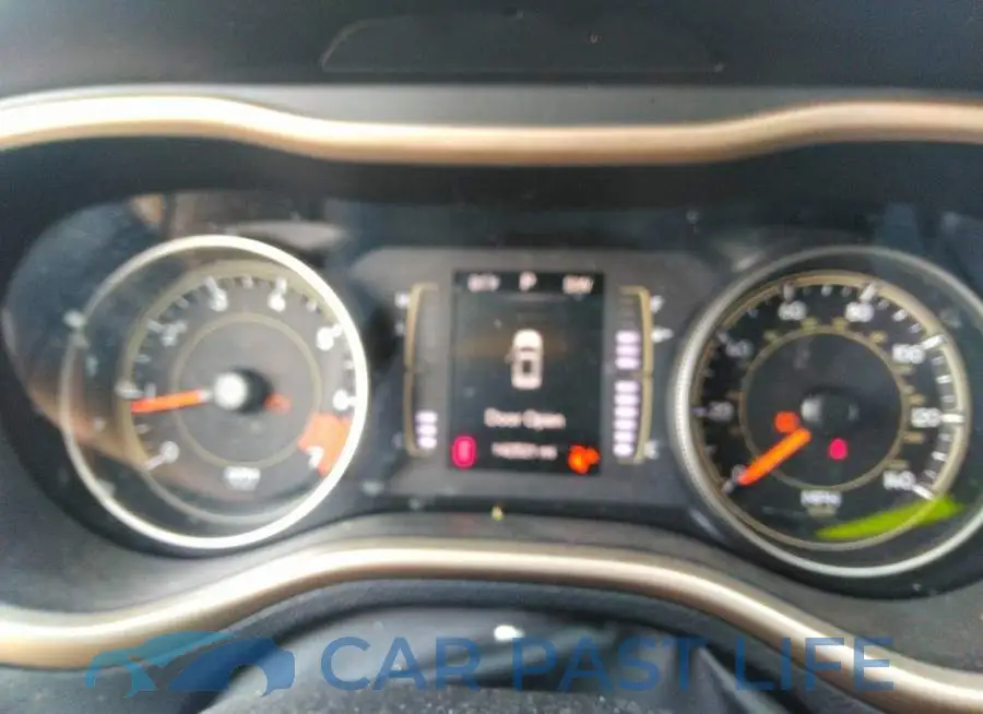 1C4PJLCB4FW670313# 7