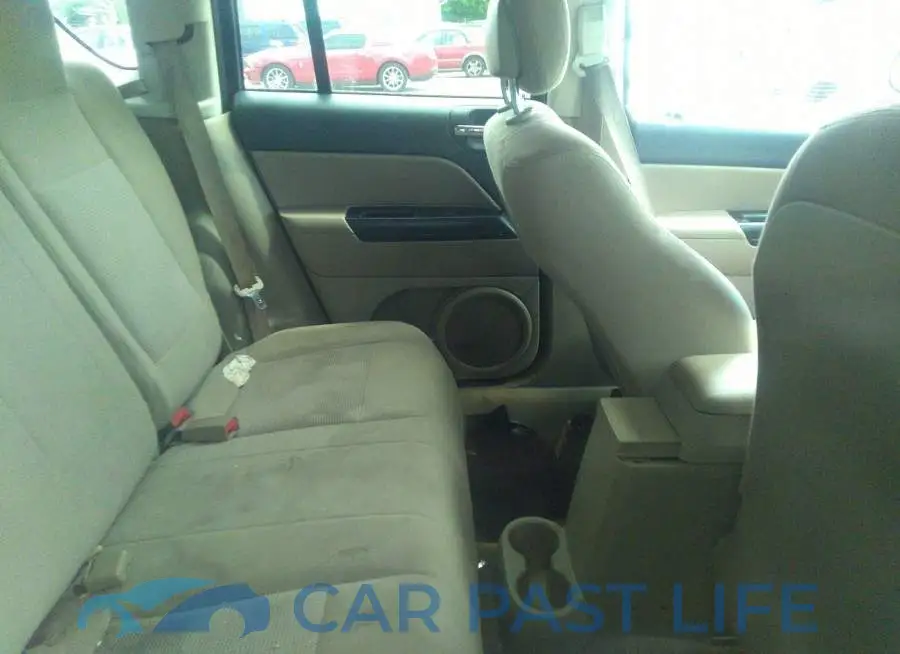 1C4NJCBA8ED504032# 8