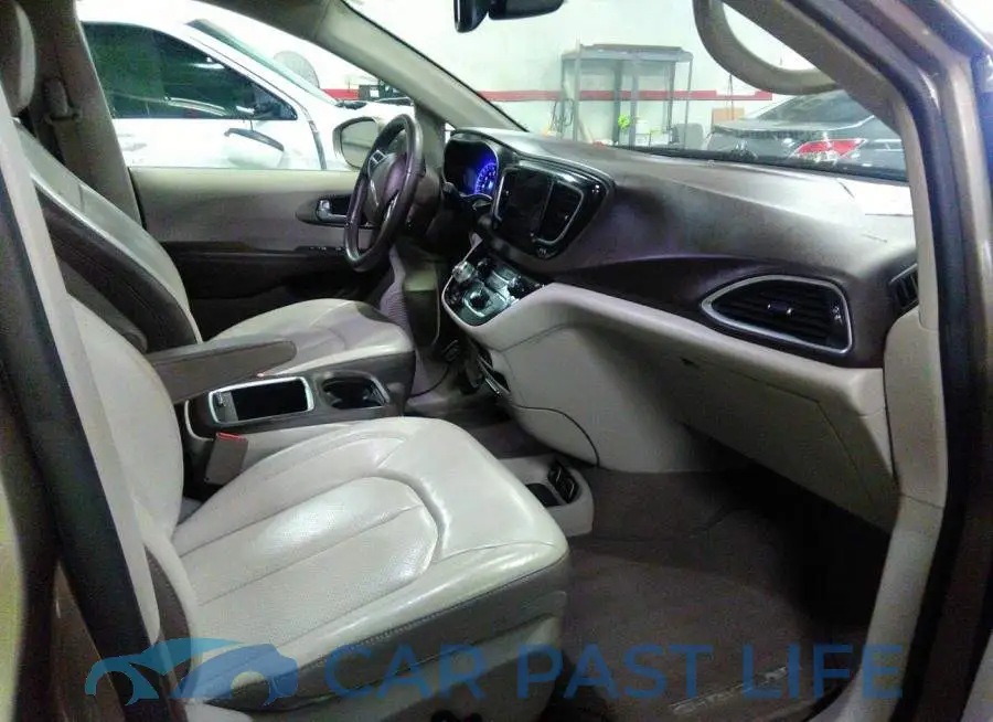 2C4RC1EG3HR832248# 5