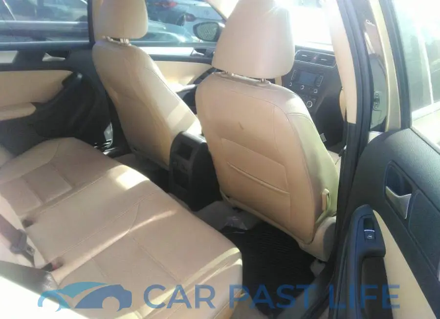 3VW637AJ7DM272918# 8
