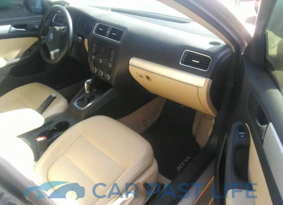 3VW637AJ7DM272918# 5