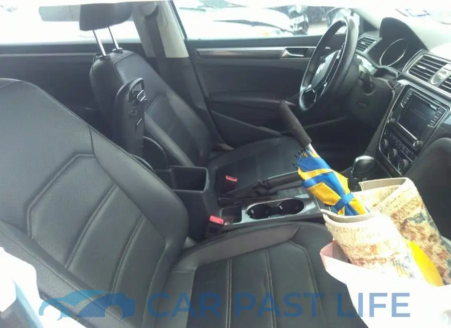 1VWGT7A38HC023752# 5