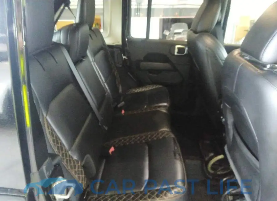 1C4HJXEN5MW683555# 8
