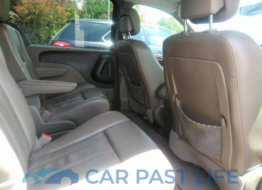2C4RC1CG4DR569040# 8