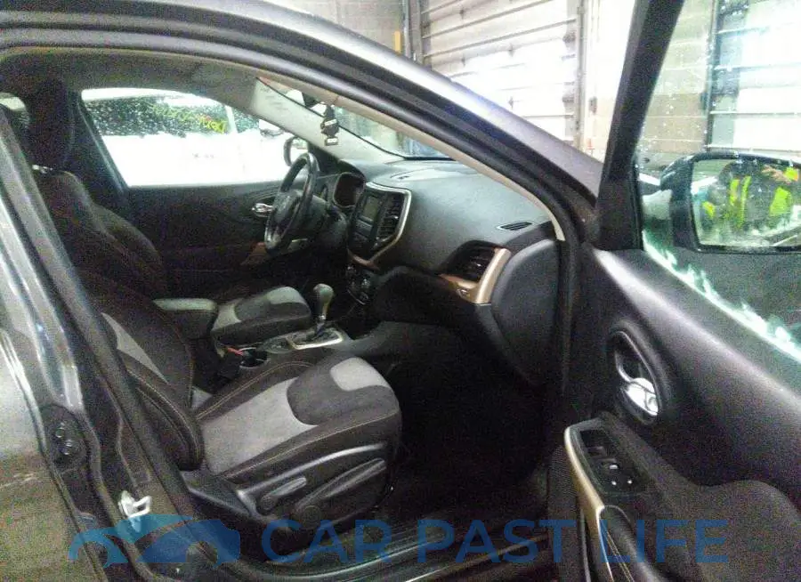 1C4PJLCBXJD620746# 5