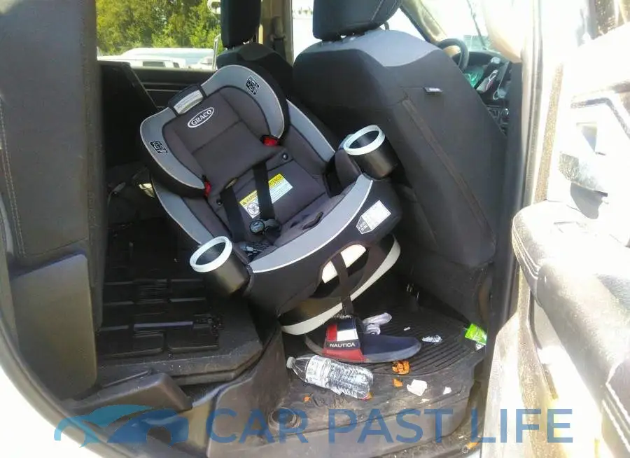 3C6UR5JL9KG584059# 8