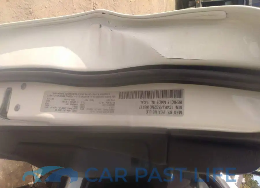 1C4RJFBG2NC165717# 9
