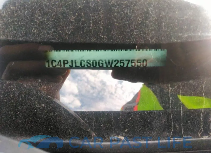 1C4PJLCS0GW257550# 9