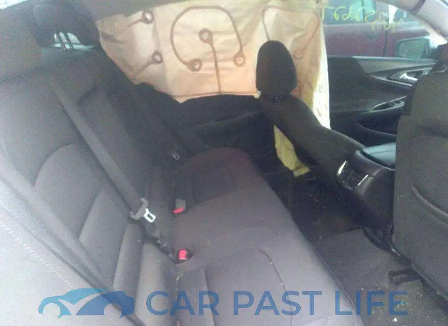1G1ZD5ST6JF230472# 8