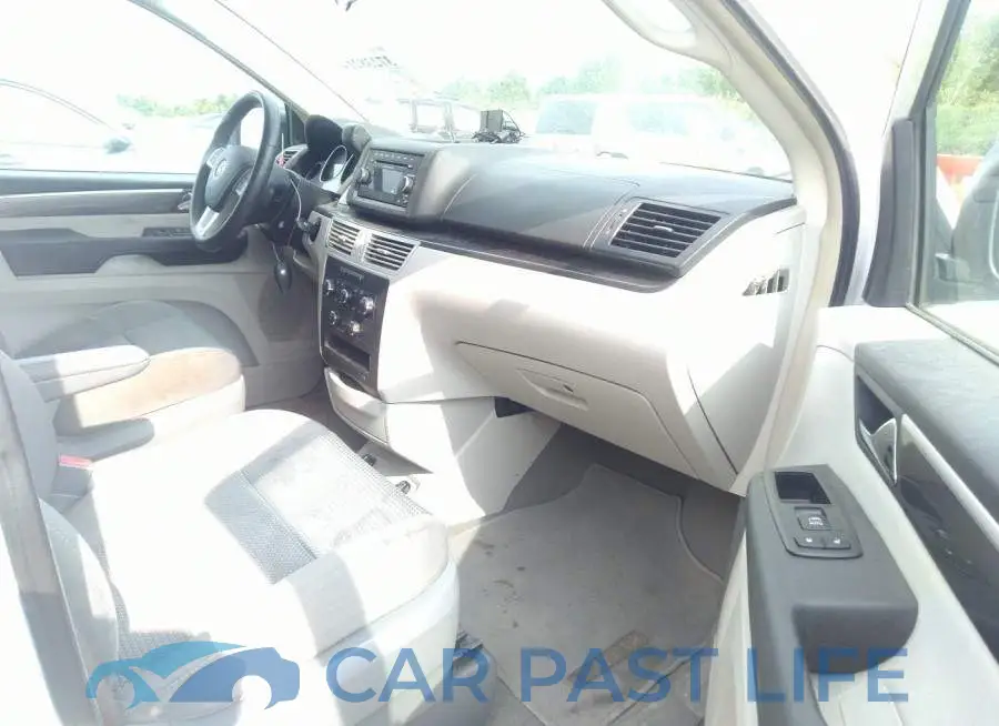 2C4RVAAG3DR819185# 5