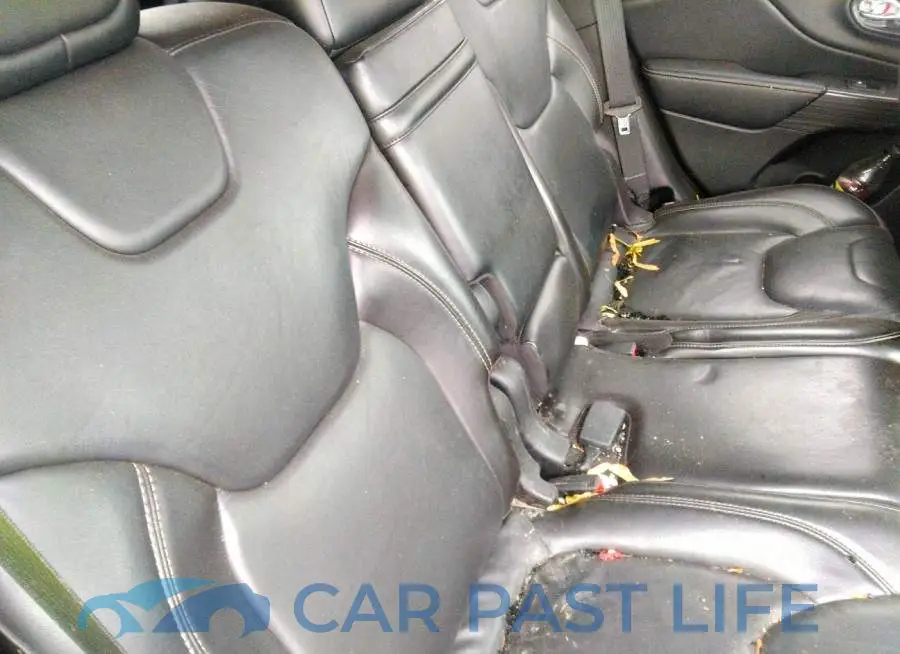 1C4PJMDS5FW717837# 8