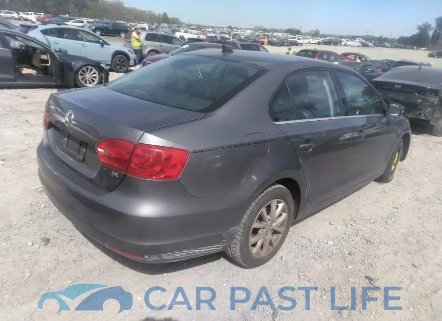 3VWD17AJ2EM353257# 4