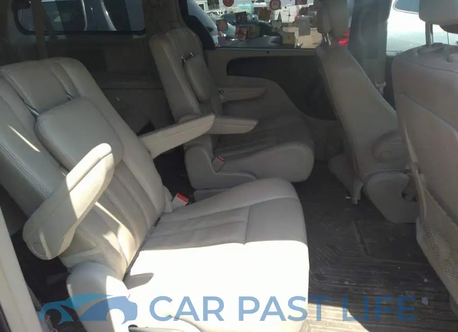 2C4RC1CG8DR589615# 8