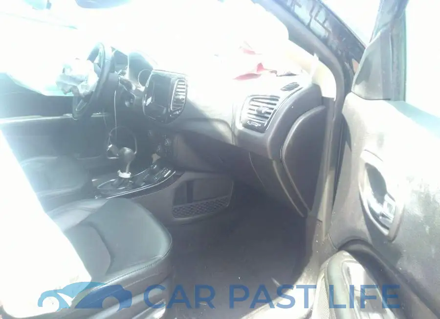 3C4NJDBB0LT115276# 5