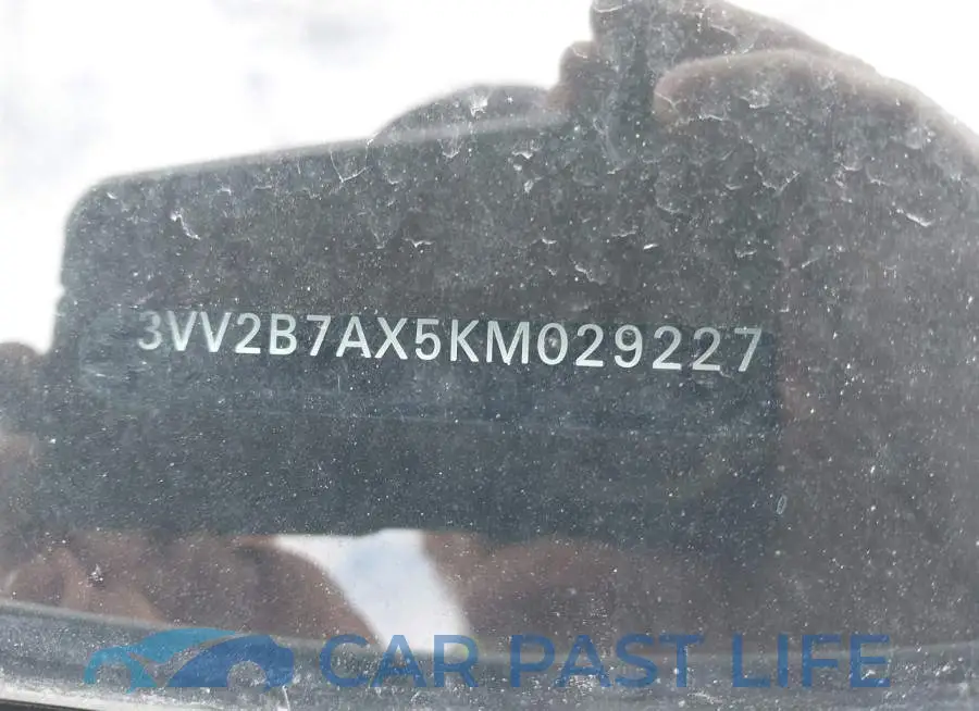 3VV2B7AX5KM029227# 9