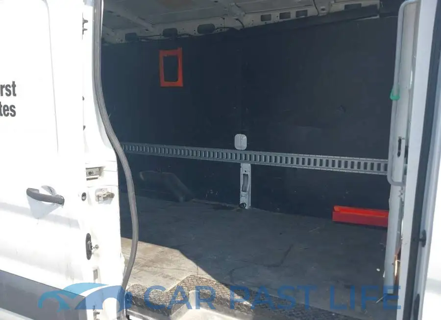 1FTBW2CM8HKA82058# 8