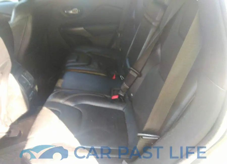 1C4PJLDB5KD170441# 8
