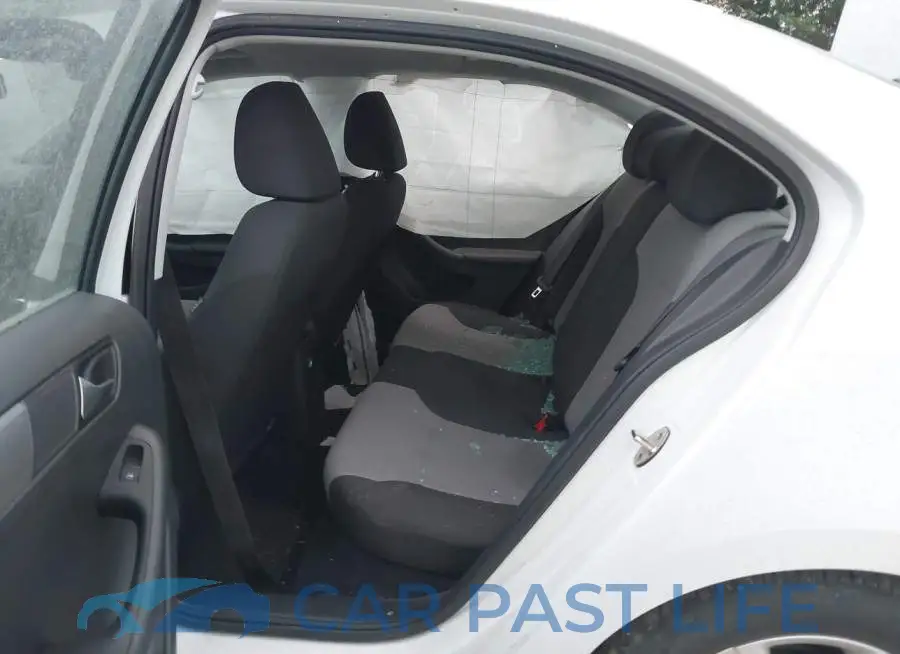 3VW2B7AJ9JM228674# 8