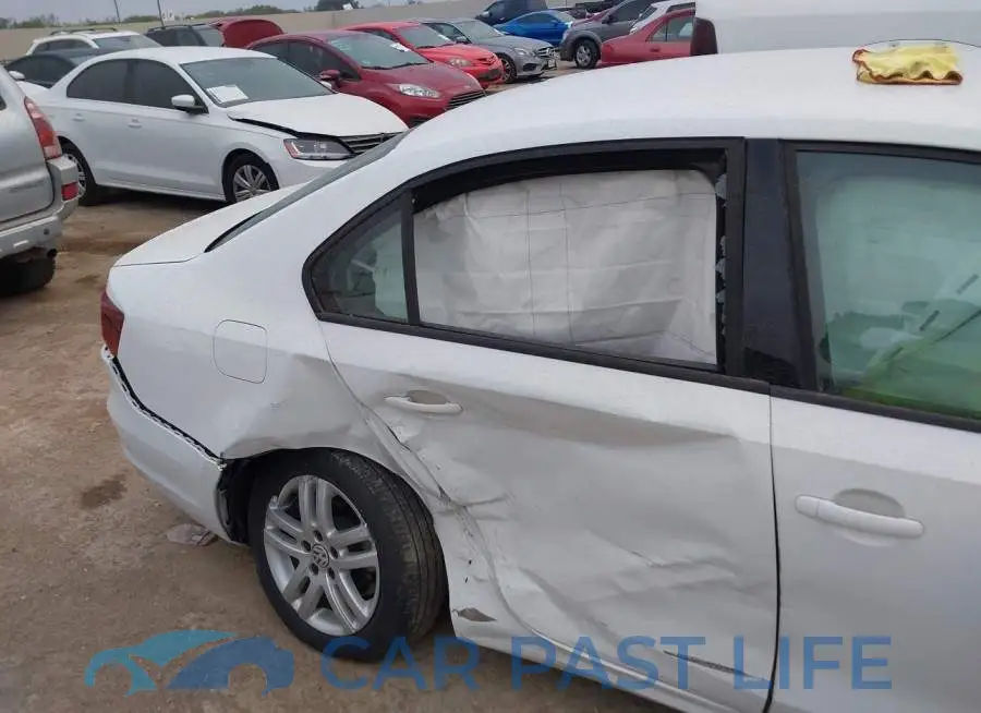 3VW2B7AJ9JM228674# 6