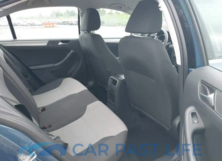 3VW2B7AJ9HM383431# 8