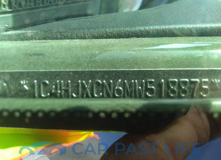 1C4HJXCN6MW518875# 9
