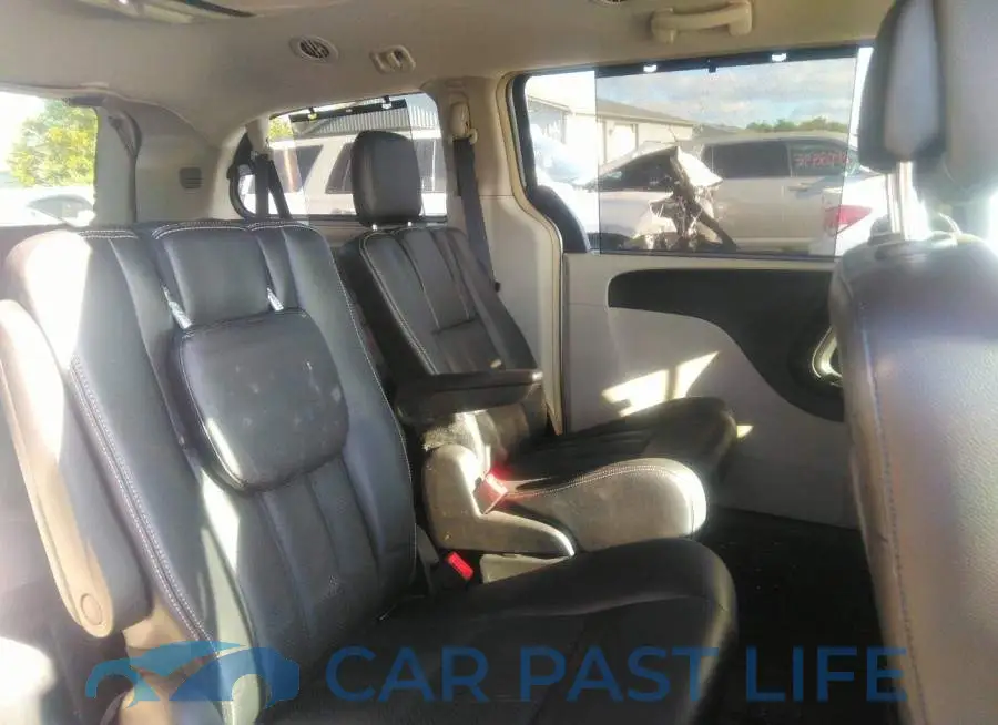 2C4RC1CGXER233717# 8