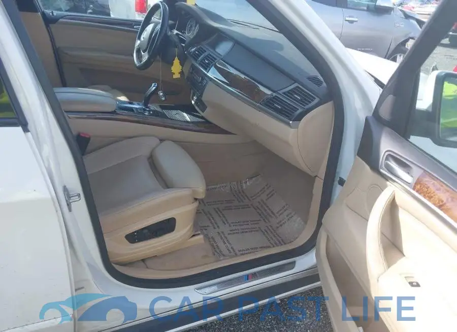 5UXZV8C51DL899095# 5