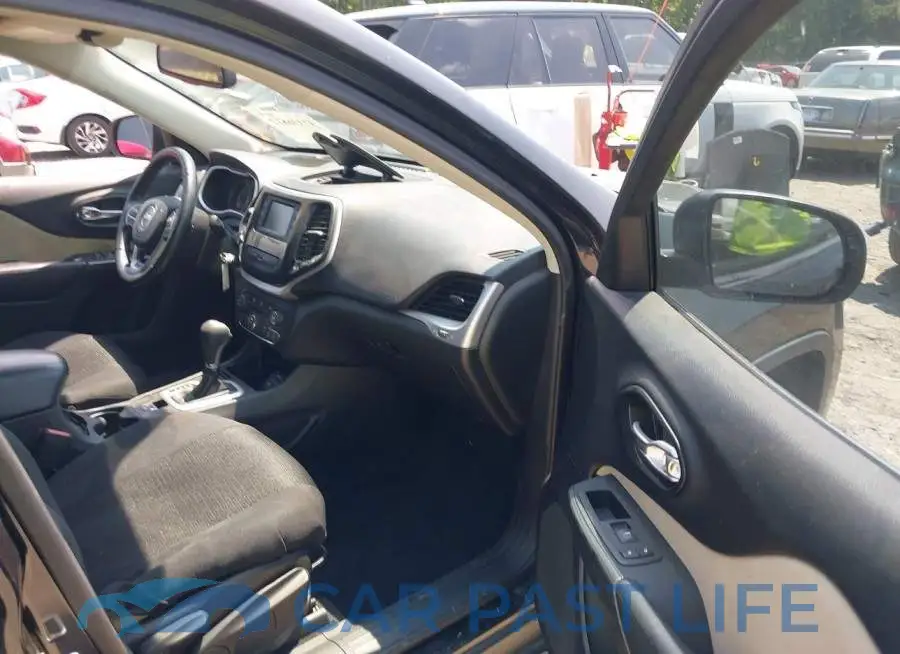 1C4PJLCB7FW770955# 5