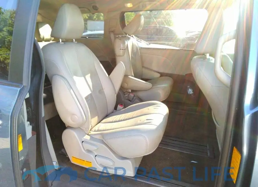 5TDYK3DC4DS371989# 8
