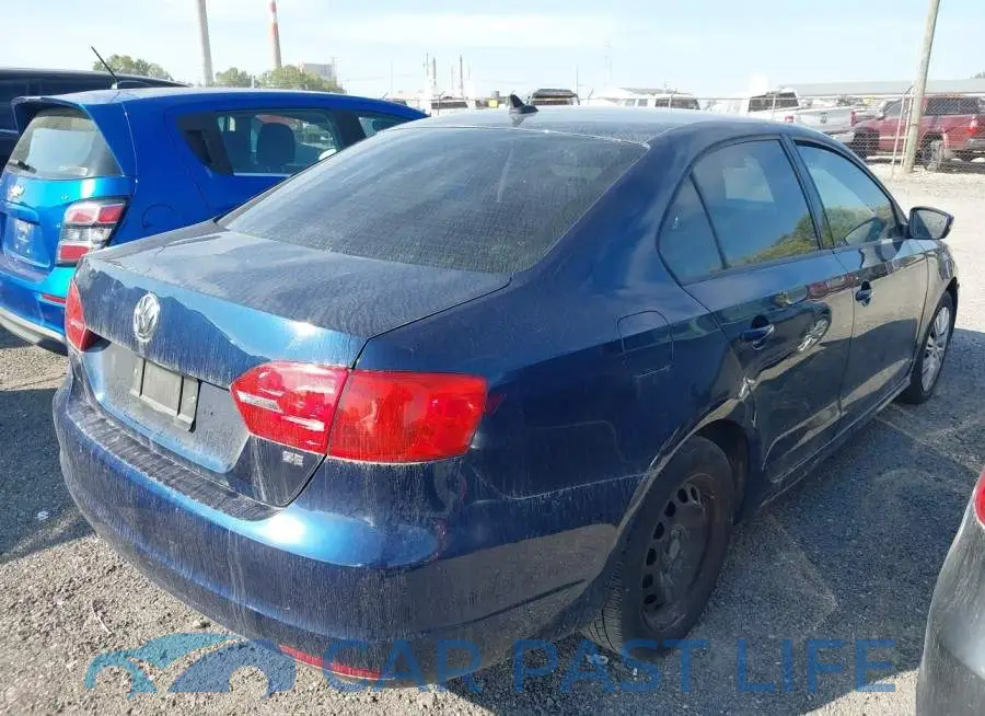 3VWD17AJ9EM408982# 4