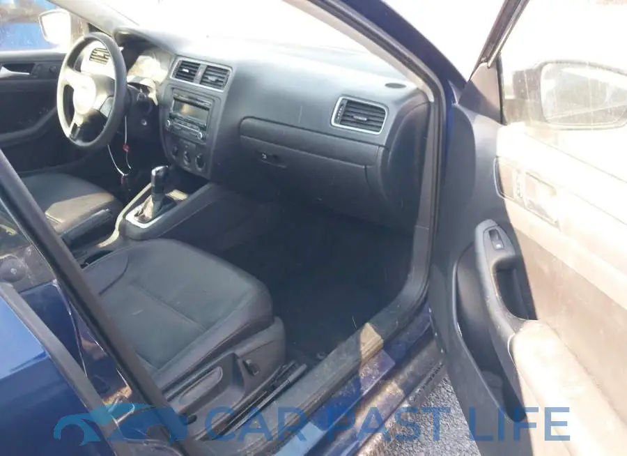 3VWD17AJ9EM408982# 5
