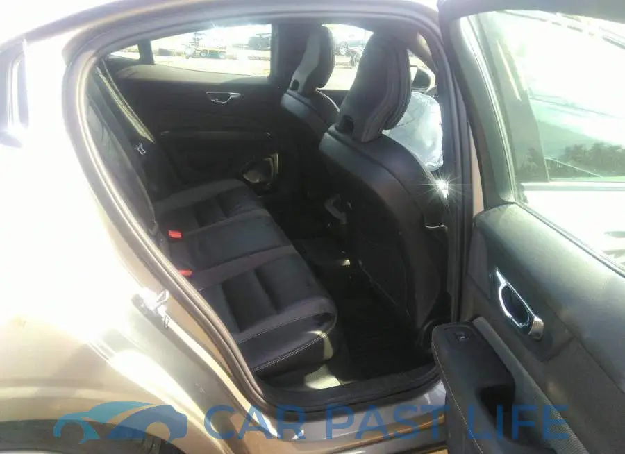 7JRA22TM3KG004693# 8