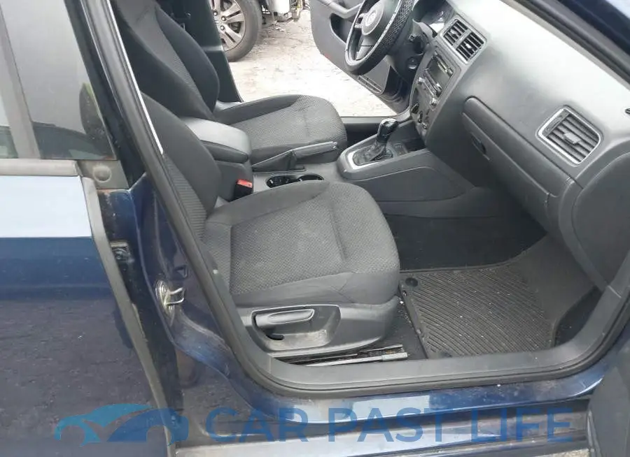 3VW2K7AJ2EM411050# 5