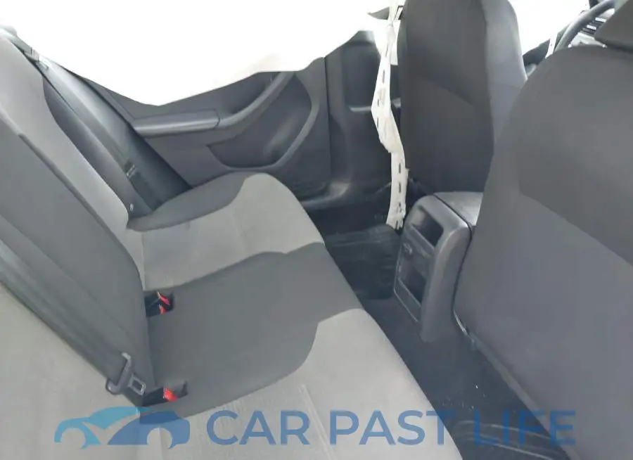 3VW2B7AJ1HM377994# 8