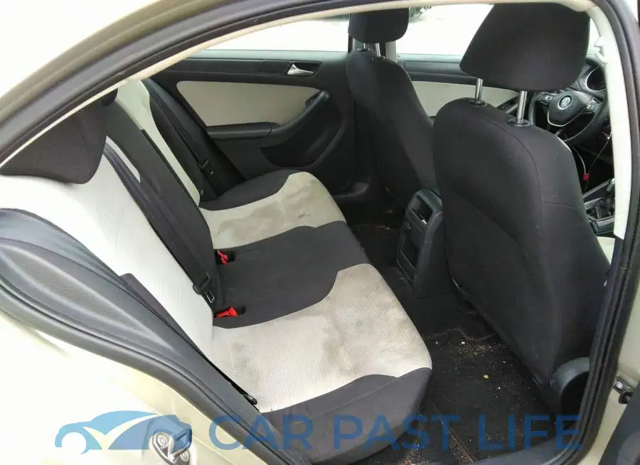 3VW2K7AJ2FM207852# 8
