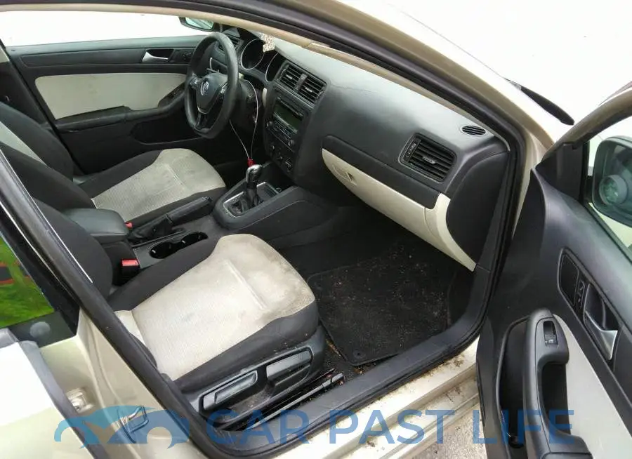 3VW2K7AJ2FM207852# 5