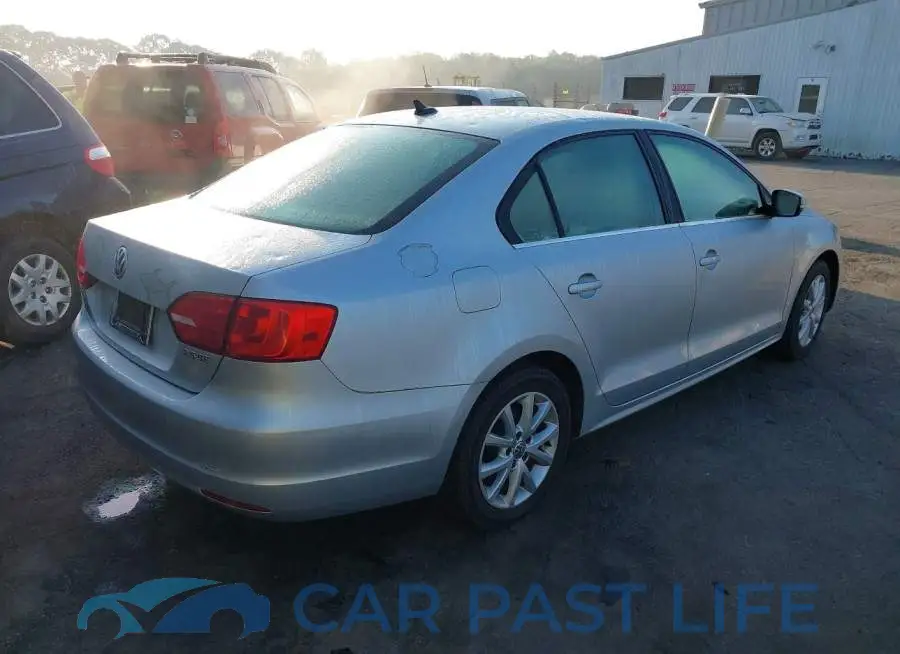 3VWDX7AJ0DM350435# 4