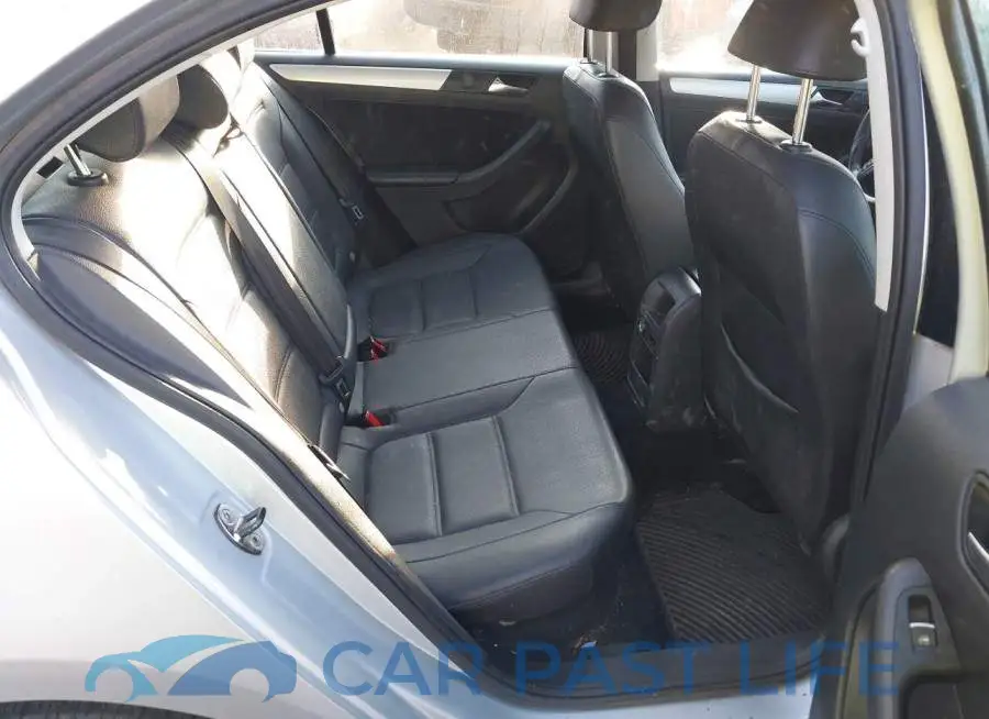 3VWDX7AJ0DM350435# 8