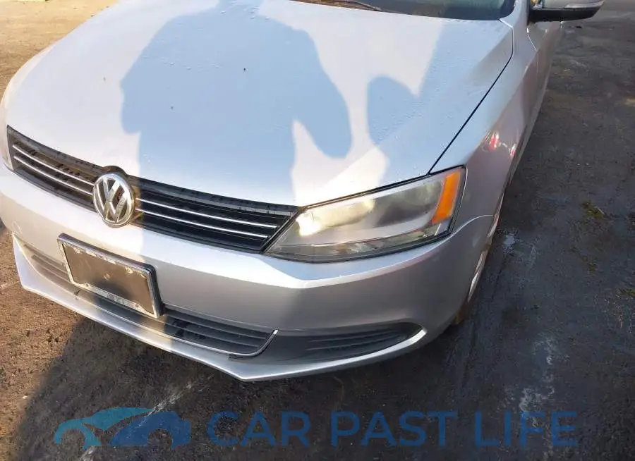 3VWDX7AJ0DM350435# 6