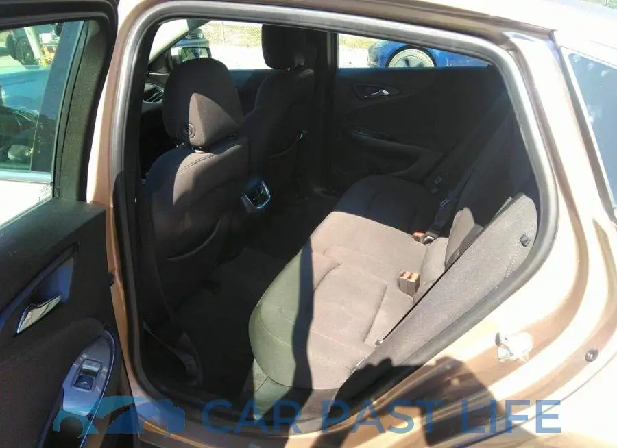 1G1ZD5ST8KF105460# 8